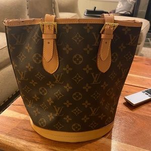Louis Vuitton Cylinder shoulder bag